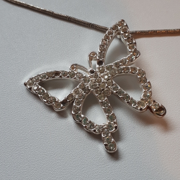 Silver butterfly necklace - Picture 2 of 4